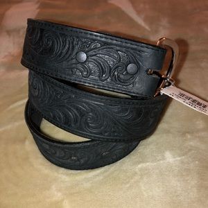 Silver Creek Collection Leather belt Size 32